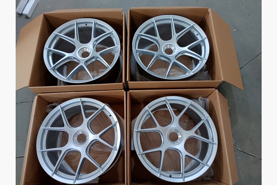 Porsche 911 (992) 2018– Kované OEM disky R20 R21 V35 (4 ks) Fotografia 6