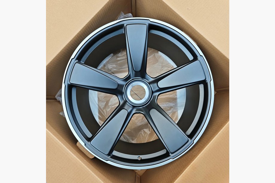 Porsche 911 (992) 2018– OEM kované disky R20 R21 V37 (4 ks) Image