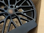 Porsche Macan 2024– Kované OEM disky R22 (4 ks) fotografia 7