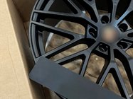 Porsche Macan 2024– Kované OEM disky R22 (4 ks) fotografia 9