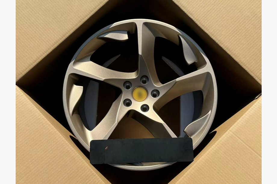 Ferrari SF90 Stradale Kované disky OEM R20 V2 (4 ks) Image