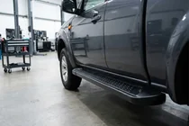 Mazda BT-50 2007–2012 Bočné nášľapy Allmond Black (2 ks, hliník) fotografia 1