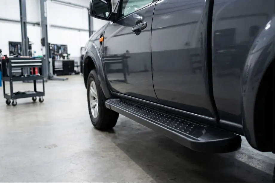 Mazda BT-50 2007–2012 Bočné nášľapy Allmond Black (2 ks, hliník) Image