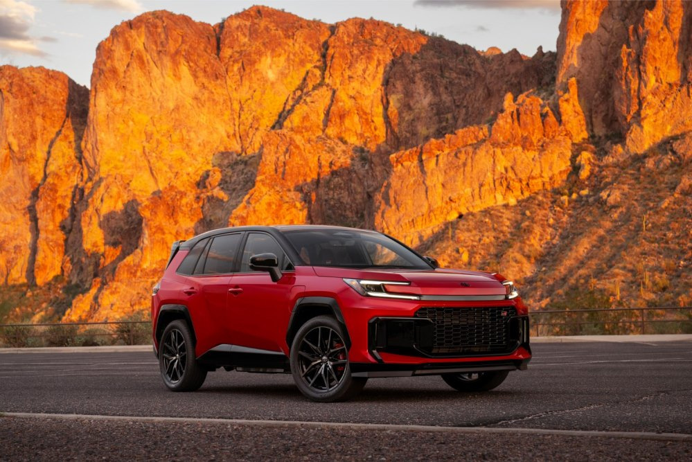 Toyota RAV4 GR Sport Plug-in Hybrid 2026: Prehľad šiestej generácie