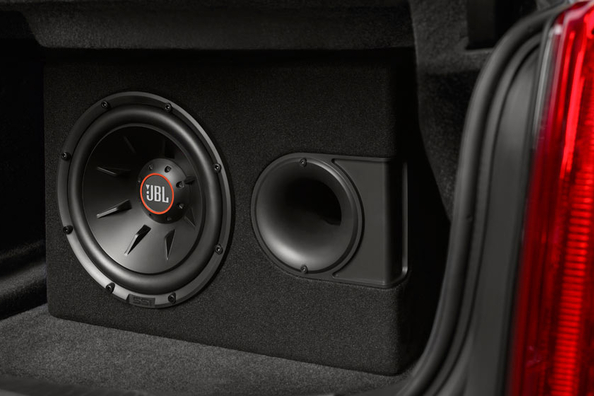 Subwoofer v aute: plusy, mínusy a či sa oplatí ho namontovať Fotografia 1