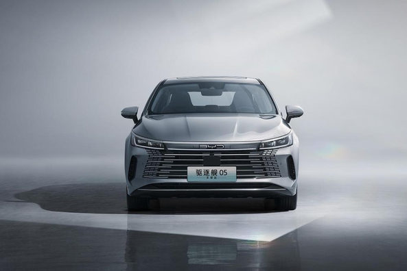 BYD Destroyer 05 DM-i: Prehľad hybridného sedanu 2024