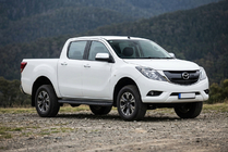 Mazda BT-50 2012– Bočné nášľapy Bosphorus Black (2 ks, hliník) fotografia 1