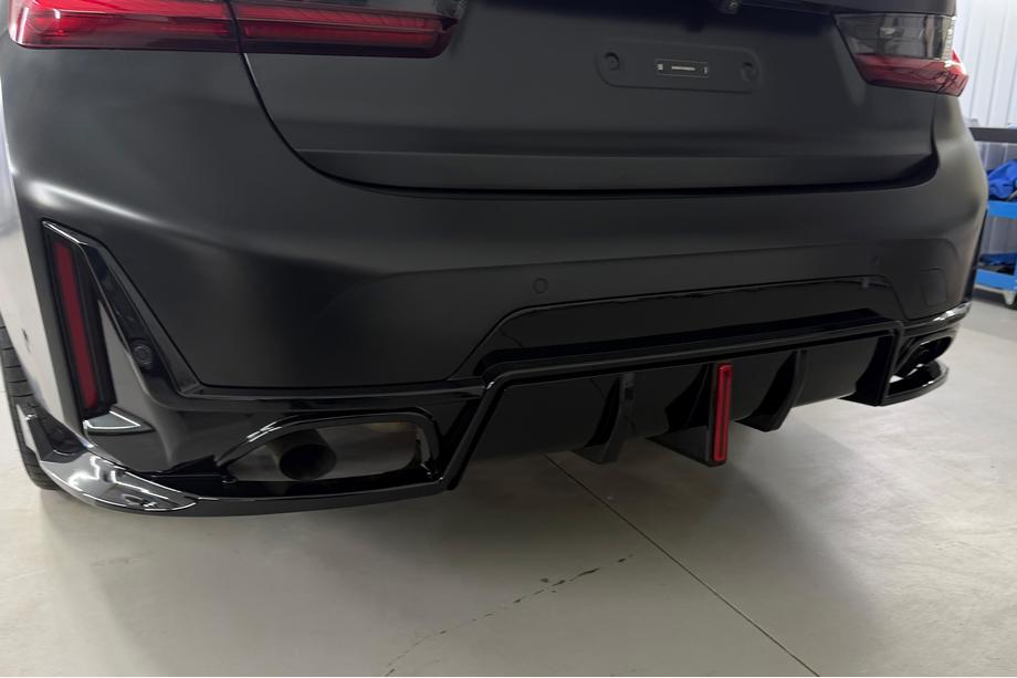 BMW 3. rad G20/G21 2018– Difúzor zadného nárazníka B-Style LED (pre M-Sport 2023+, ABS) Image