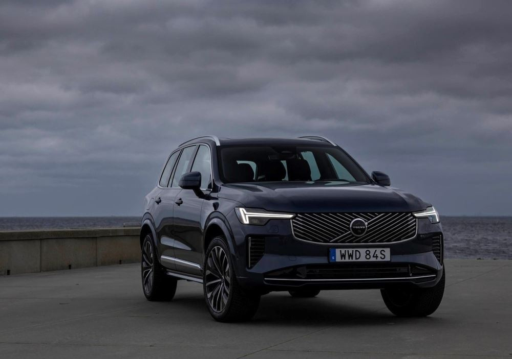 Volvo XC90 II (2024): luxusné rodinné SUV s hybridnou technológiou