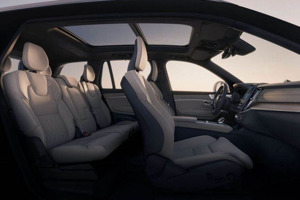 Volvo XC90 II (2024): Luxusné rodinné SUV s hybridnými technológiami Fotografia 6