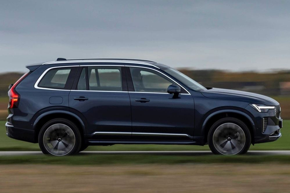 Volvo XC90 II (2024): Luxusné rodinné SUV s hybridnými technológiami Fotografia 2
