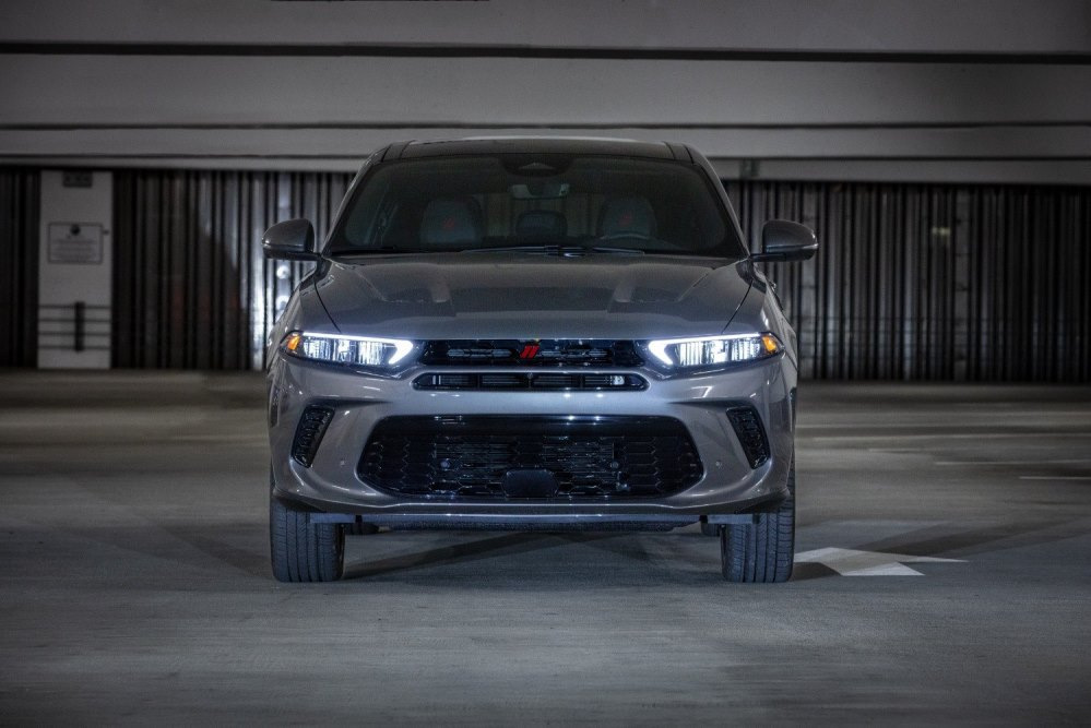 Recenzia Dodge Hornet: technické údaje, výbava, foto