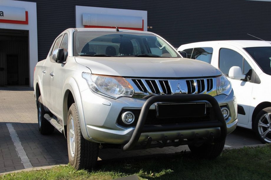 Mitsubishi L200 2015–2024 Bullbar WT003 Black (nerez) Fotografia 4
