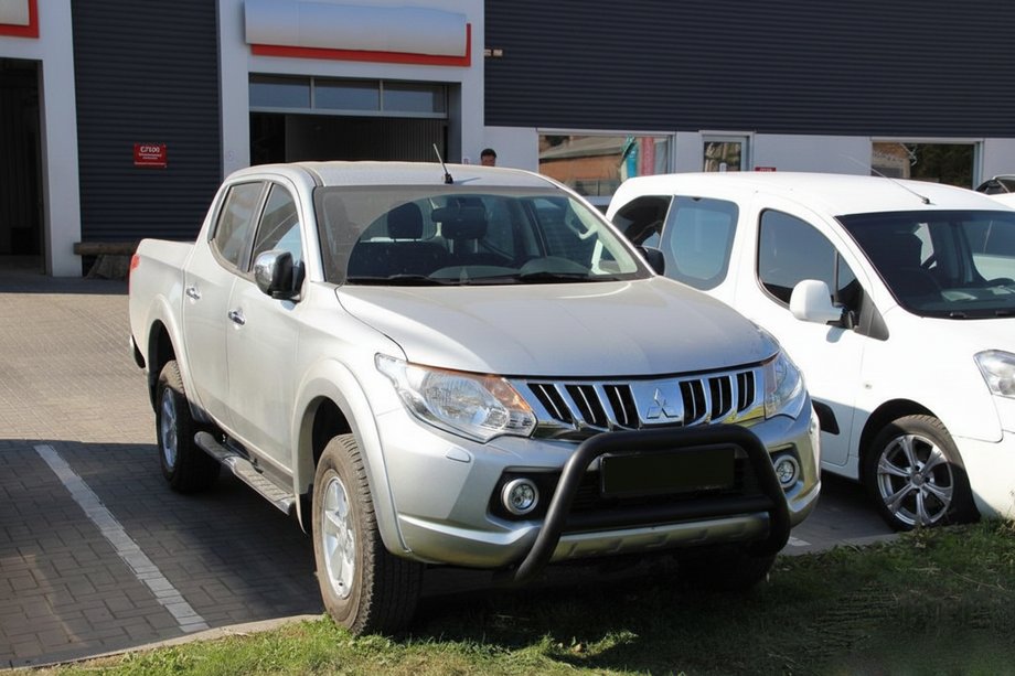 Mitsubishi L200 2015–2024 Bullbar WT003 Black (nerez) Fotografia 6