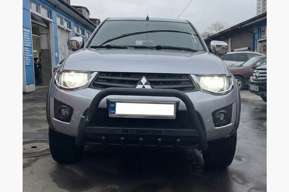 Mitsubishi L200 2006–2015 Predný ochranný rám WT004 Black (nerez) Image