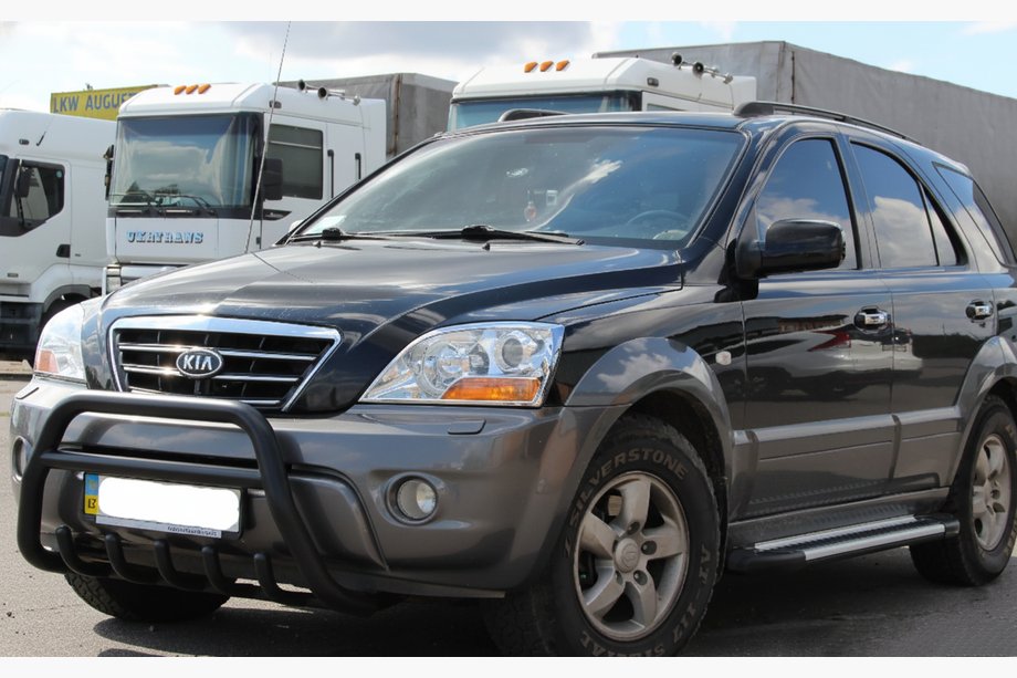 Kia Sorento I BL 2002–2009 Predný ochranný rám (bullbar) WT003 Black-2 (nerez) Image