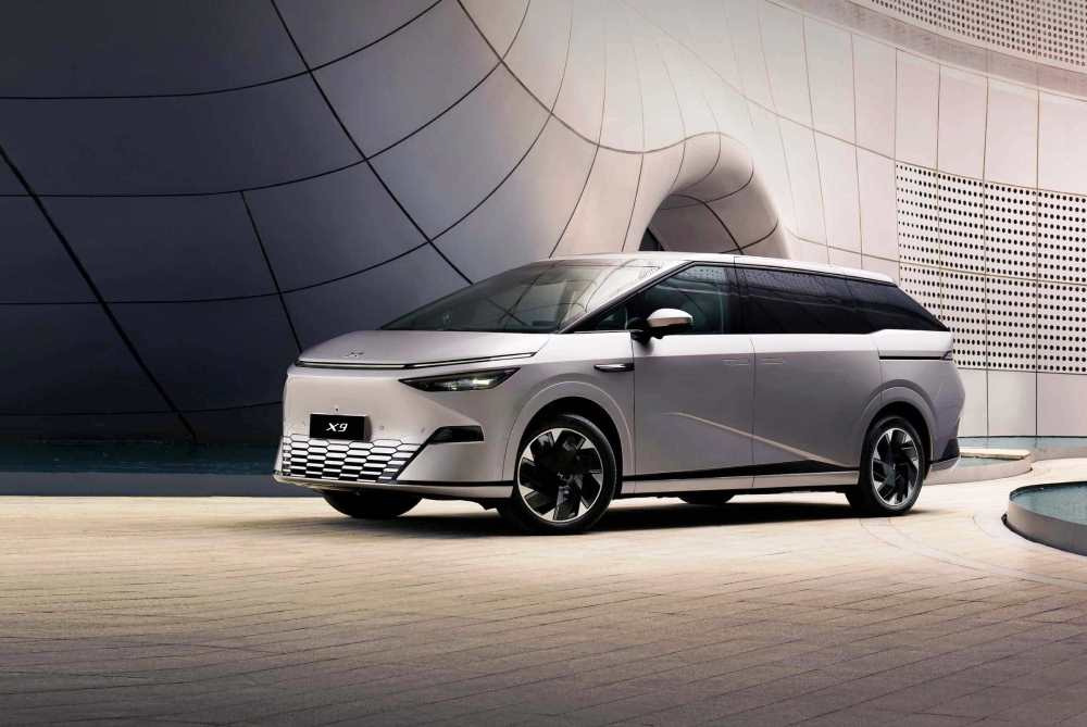 Recenzia XPeng X9: futuristický elektrický MPV na rodinné cesty