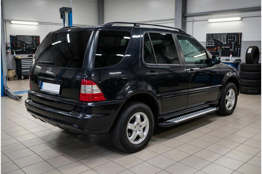 Mercedes ML W163 1997–2005 Bočné prahy Line (2 ks, hliník) Image