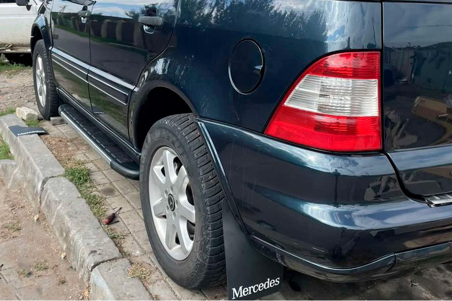 Mercedes ML W163 1997–2005 Bočné nášľapy Duru (2 ks, hliník) Image