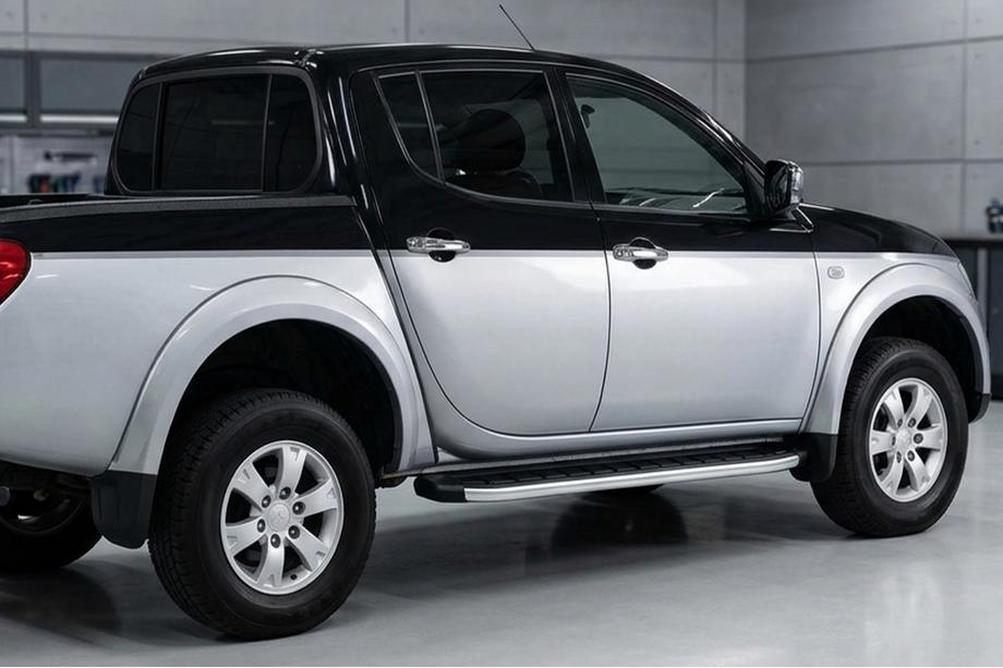 Mitsubishi L200 2006–2015 Bočné nášľapy Fullmond (2 ks, hliník) Image