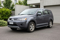 Mitsubishi Outlander 2006–2012 Bočné nášľapy Allmond Black (2 ks, hliník) fotografia 1