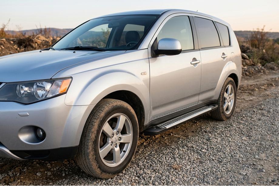 Mitsubishi Outlander 2006–2012 Bočné prahy Line (2 ks, hliník) Image