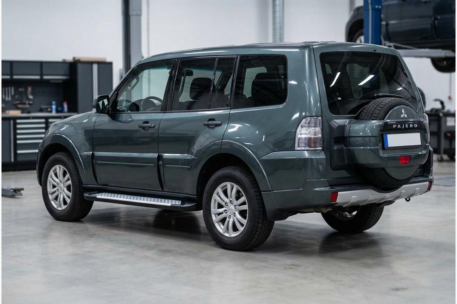 Mitsubishi Pajero Wagon IV 2006–2021 Bočné nášľapy typu X5 (2 ks, hliník) Image