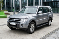 Mitsubishi Pajero Wagon IV 2006–2021 Bočné nášľapy Allmond Black (2 ks, hliník) fotografia 1