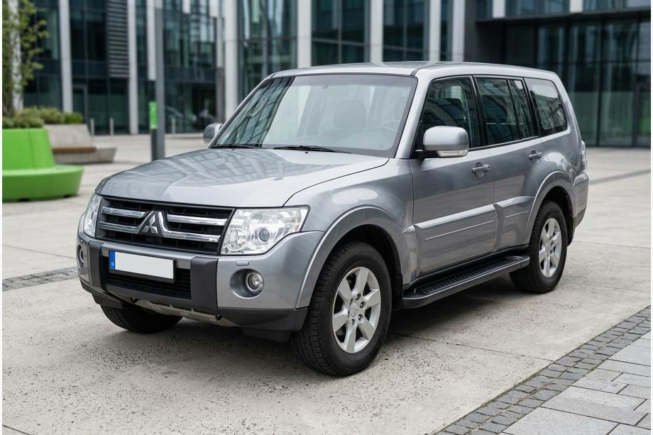Mitsubishi Pajero Wagon IV 2006–2021 Bočné nášľapy Allmond Black (2 ks, hliník) Image