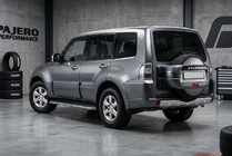 Mitsubishi Pajero Wagon IV 2006–2021 Bočné prahy Maydos V1 (2 ks, hliník ↗ nehrdzavejúca oceľ) fotografia 1