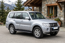 Mitsubishi Pajero Wagon IV 2006–2021 Bočné nášľapy Bosphorus Black (2 ks, hliník) fotografia 1