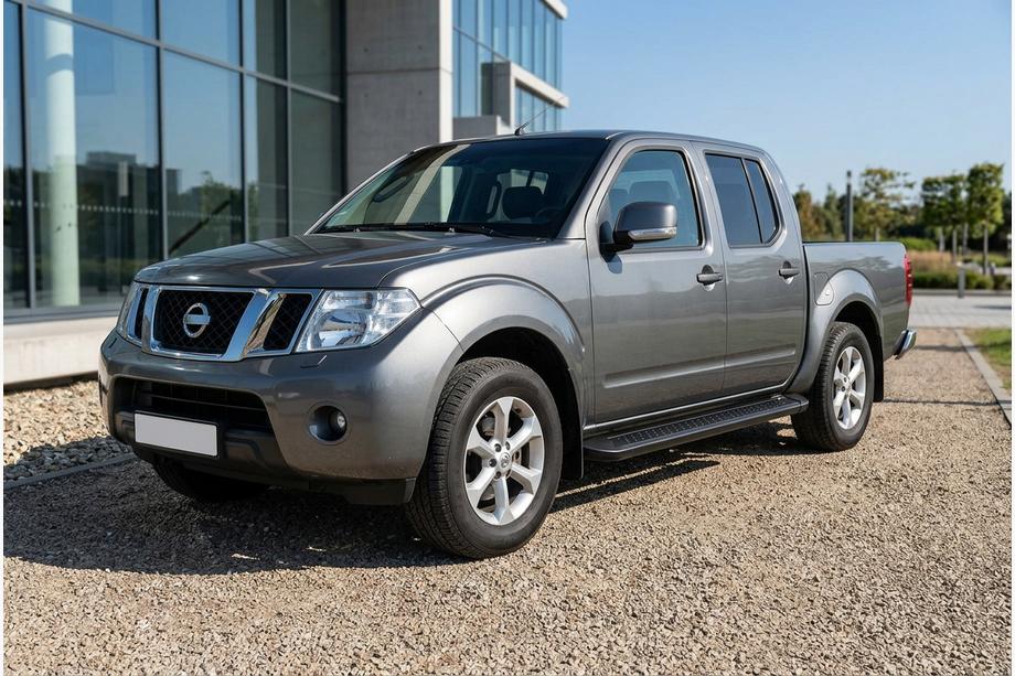 Nissan Navara 2006–2015 Bočné nášľapy Allmond Black (2 ks, hliník) Image