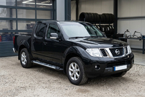 Nissan Navara 2006–2015 Bočné nášľapy Sunrise (2 ks, hliník) fotografia 1