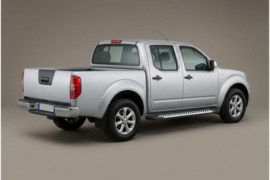 Nissan Navara 2006–2015 Bočné prahy Line (2 ks, hliník) Image