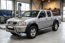 Nissan NP300 1999–2015 Bočné prahy Line (2 ks, hliník) fotografia 1