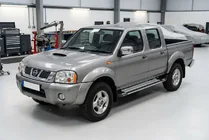 Nissan NP300 1999–2015 Bočné nášľapy Rainbow (2 ks, hliník) fotografia 1
