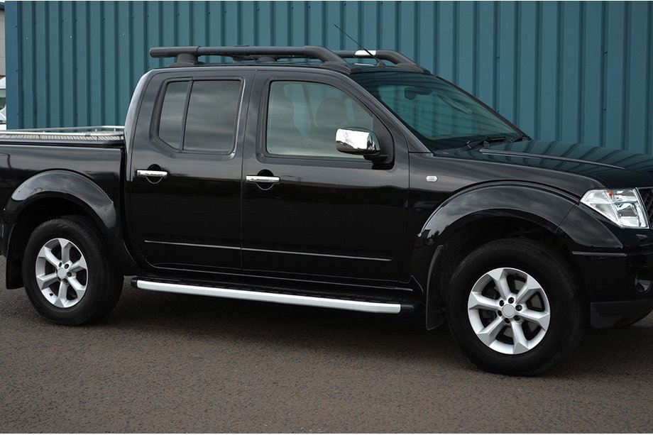 Nissan Navara 2006–2015 Bočné nášľapy Fullmond (2 ks, hliník) Image