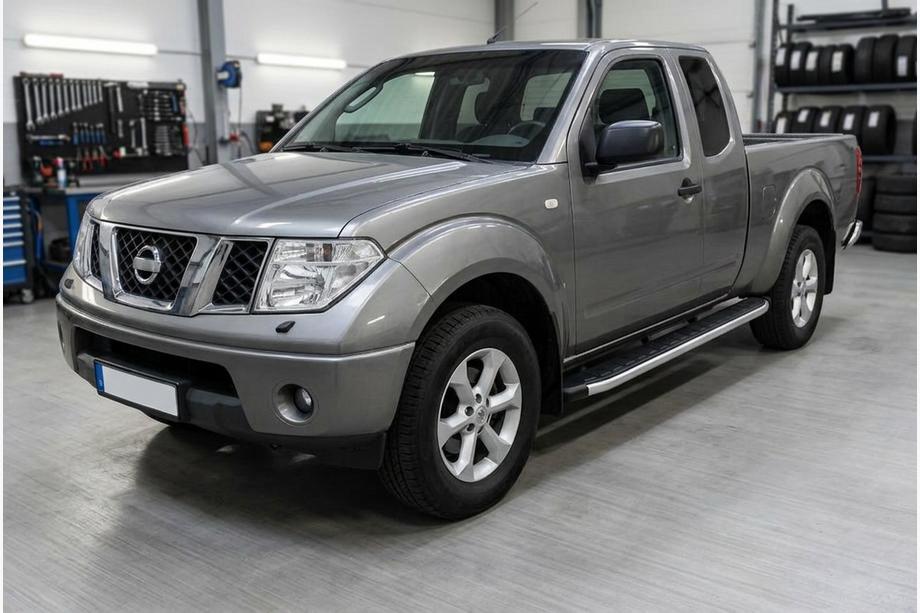 Nissan NP300 1999–2015 Bočné nášľapy Fullmond (2 ks, hliník) Image