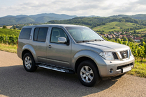 Nissan Pathfinder R51 2005–2014 Bočné nášľapy Sunrise (2 ks, hliník) fotografia 1