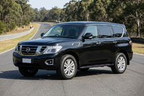 Nissan Patrol Y62 2010–2024 Bočné nášľapy Allmond Black (2 ks, hliník) fotografia 1