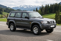 Nissan Patrol Y61 1997–2011 Bočné nášľapy Bosphorus Black (2 ks, hliník) fotografia 1
