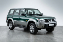 Nissan Patrol Y61 1997–2011 Bočné nášľapy RedLine Black (2 ks, hliník) fotografia 1