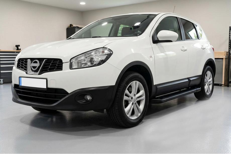 Nissan Qashqai 2010–2014 Bočné nášľapy Allmond Black (2 ks, hliník) Image