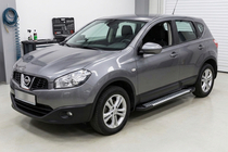 Nissan Qashqai 2010–2014 Bočné prahy Line (2 ks, hliník) Dlhý rázvor fotografia 1