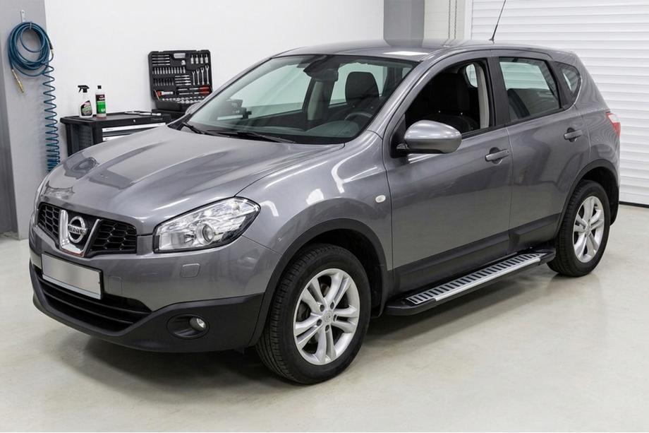 Nissan Qashqai 2010–2014 Bočné prahy Line (2 ks, hliník) Dlhý rázvor Image