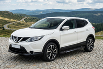 Nissan Qashqai 2014–2021 Bočné nášľapy RedLine Black (2 ks, hliník) fotografia 1