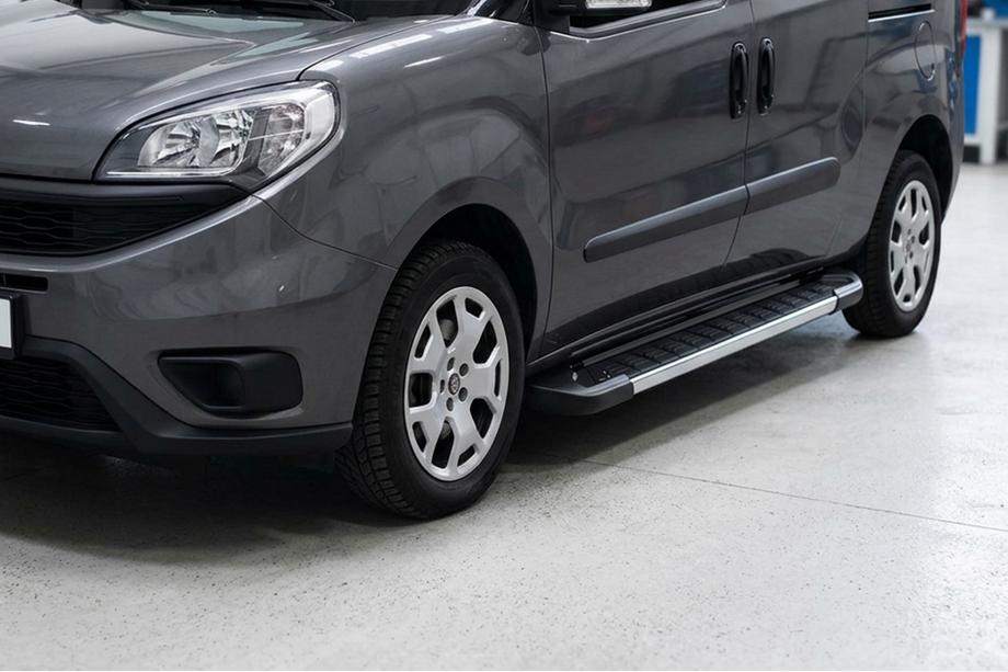 Opel Combo 2012–2018 Bočné nášľapy RedLine V1 (2 ks, hliník) Image