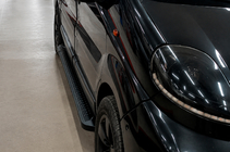 Opel Vivaro 2001–2015 Bočné nášľapy Allmond Black (2 ks, hliník) fotografia 2