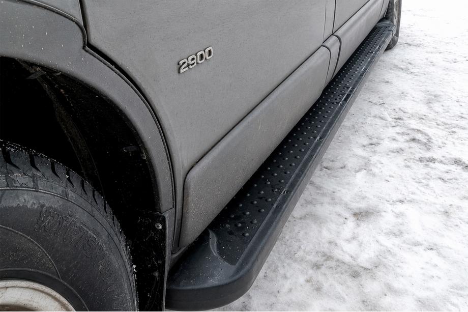 Opel Vivaro 2001–2015 Bočné nášľapy Allmond Black (2 ks, hliník) Image