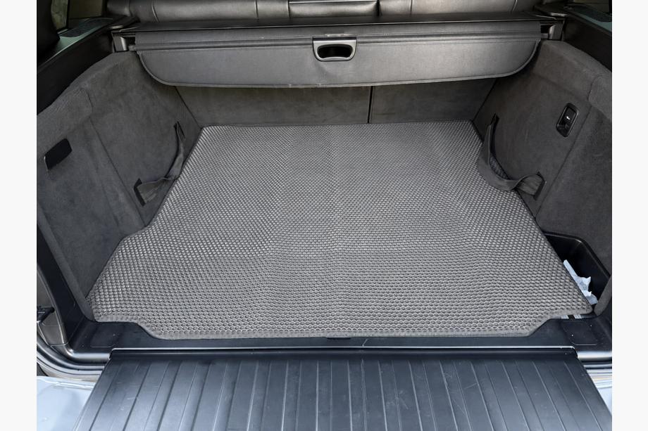 BMW X5 E70 2007–2013 Gumová vanička do kufra Carsuit (Sivá) Image